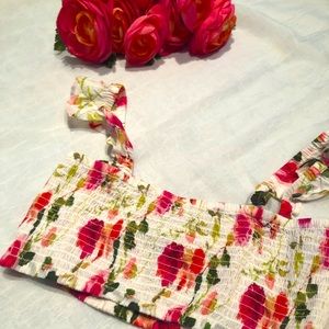 🌷HP🌷 Floral white crop top